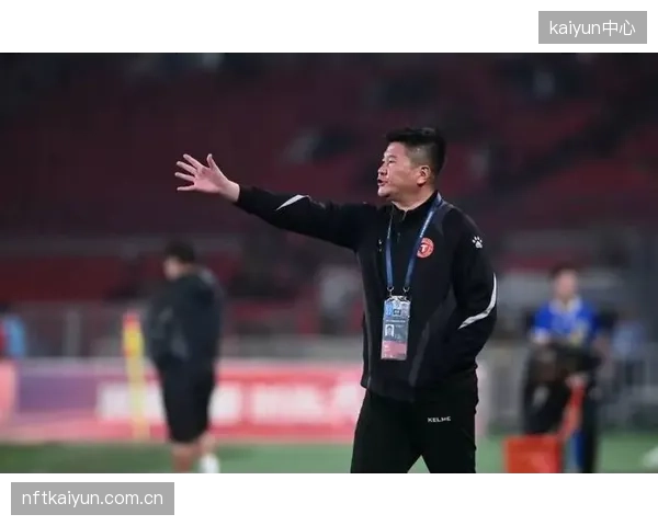 辽宁铁人因开局四连败触发换帅条款,李金羽成为本赛季首位下课主帅。 辽宁铁人因开局四连败触发换帅条款,李金羽成为本赛季首位下课主帅。